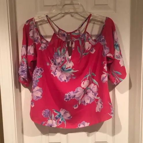 Everly  NWT floral off the shoulder blouse size small