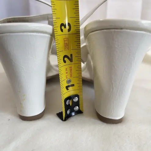 NWOB FLAW LIFE STRIDE MULBERRY COMFORT SANDALS SZ 9 SLIDES SHOES WHITE MID HEEL