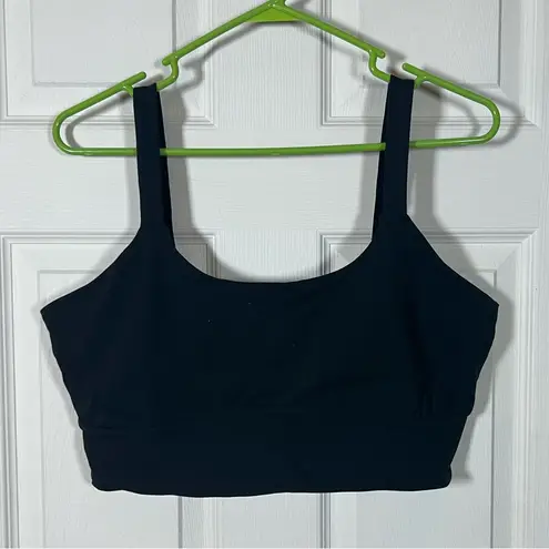 Thrive Societe black sports bra, hidden pocket, cross back, comfy! Size XL