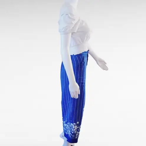 Mixit Blue White Striped Floral Border Capris Size 8