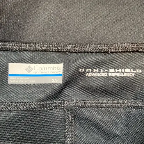 Columbia  Omni Shield Black Capri. Size Small.