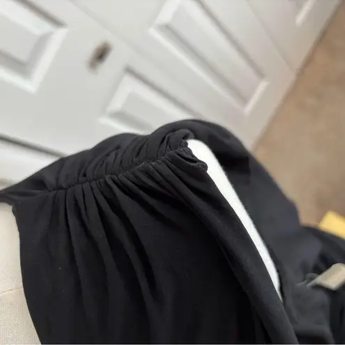 Badgley Mischka NWT! Elegant Black Evening Gown w/exquisite detail. $475 retail