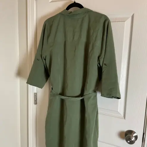 Reynah Couture Green Button