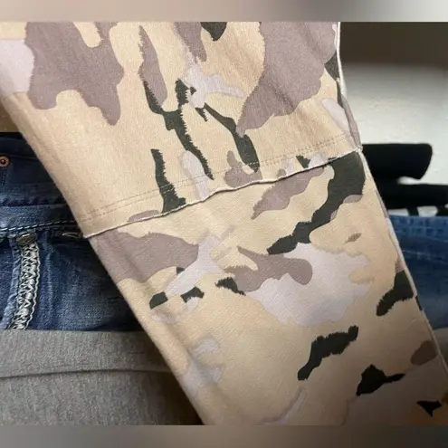 Mono B Size Large Subtle Camo Pullover Hoodie Neutral Kangaroo Pocket Ribbed Gray