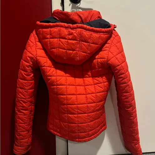 Superdry Hooded Box Quilt Fuji Puffer Jacket in Bright Red Slim Fit Size M
