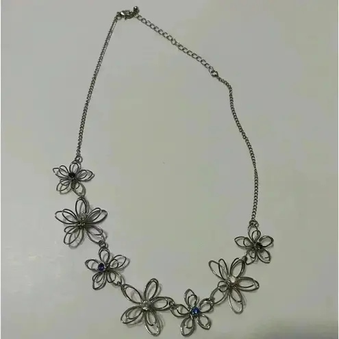 None WIREY Flower Nexklace with center rhinestones