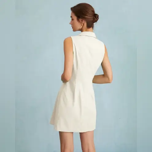 Rihoas Beige Lapel Button