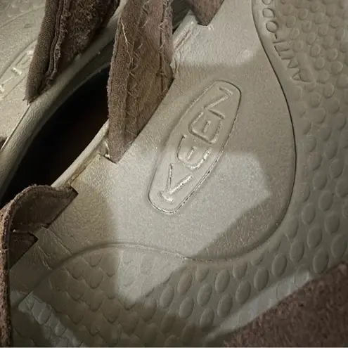 Keen Women’s ‘Rose’ Closed Toe Waterproof Casual Rugged Adventure Sandals Size 9