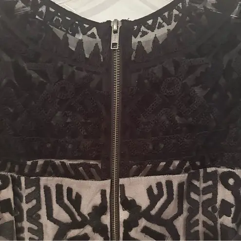 Parker  Shannon Geo Embroidered Peplum‎ Blouse Women's XS Black Tie Sleeve