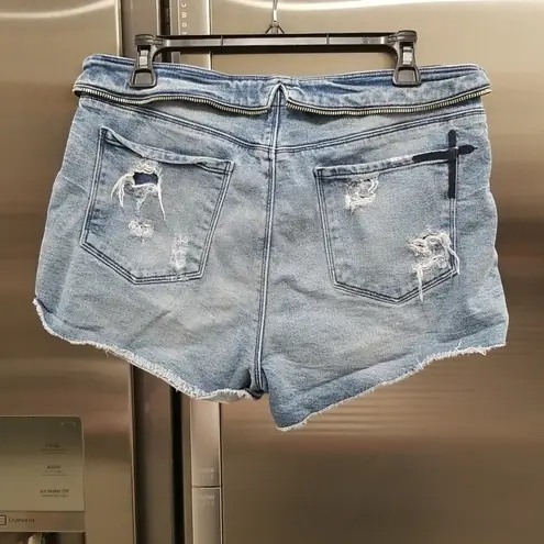 💕RTA Denim💕 River Shorts ~ Destroyed Daze 29