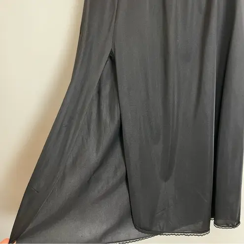 Vanity Fair Vintage Half Slip Black Slit Lace Trim Size Medium Nylon Retro Flaws
