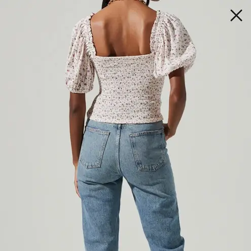 ASTR  The Label Floral Ruched Puff Sleeve Top in Cream Lavender Ditsy Medium