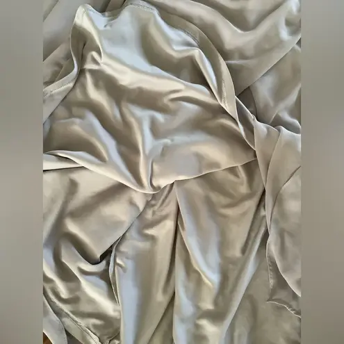 GORGEOUS LULUS maxi dress 💖FREE SHIP❣️ Gray