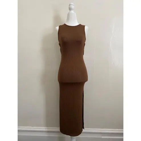 ENDLESS BLU Katara Ribbed Open Back Midi Dress in Brown (SMALL)