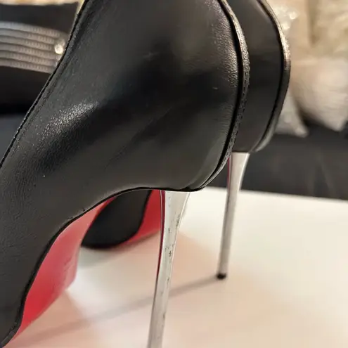 Boutique Black Leather Pumps with Red Bottoms! Just cute shoes