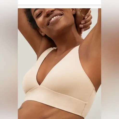 Everlane  ReNew The Invisible Bra Light Tan NWT Seamless Tagless Hook Back