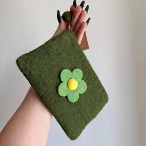 Vintage Nepal Handmade Felt flower & bauble zip Pouch in green lime & yellow nwt