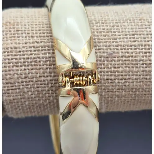 None Stylish Cream Enamel & Gold Tone Hinged Bangle Bracelet Criss Cross Design MINT