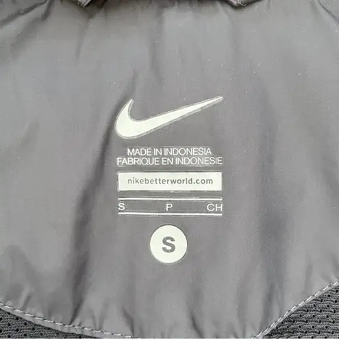 Nike  Full Zip Windbreaker Running Jacket in Black, Size Small