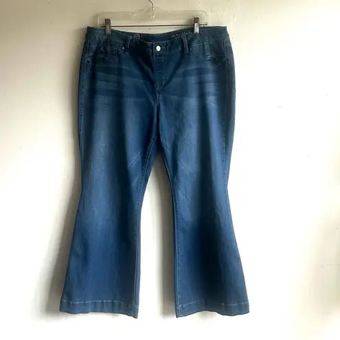 Hot In Hollywood Silky Denim Pull On Flare With Stretch Jeans Size XL Petite Blue
