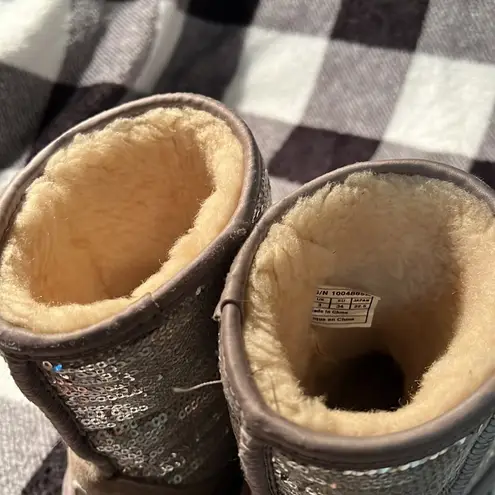 UGG Classic Short  Silver Sequin Boot: Size 4 - Image 7