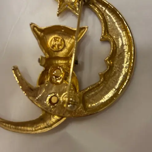 CAT AND MOON BROOCH WITH SMALL RHINESTONES GOLD TONED SHINY MOON MATTE CAT