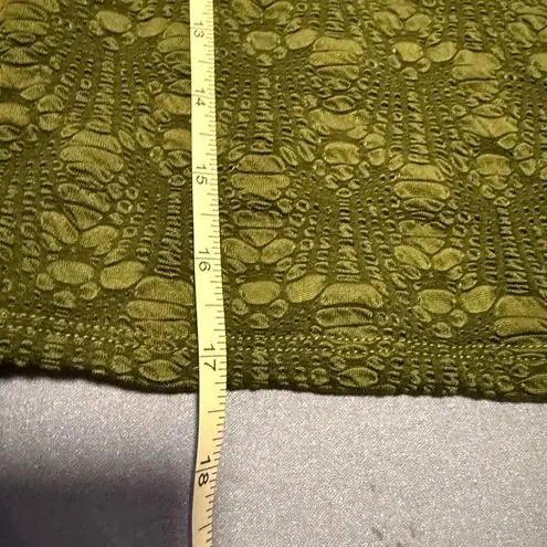 it’s Olive Green Fitted Cropped Long Sleeve Shirt Size L