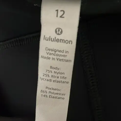 Lululemon  On The Move Pant *28" size 12
Black