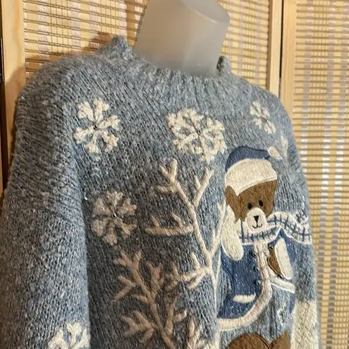 Mandal Bay Vintage 1990s Y2K Blue Winter Scene Bear Snowflakes Sweater Medium?