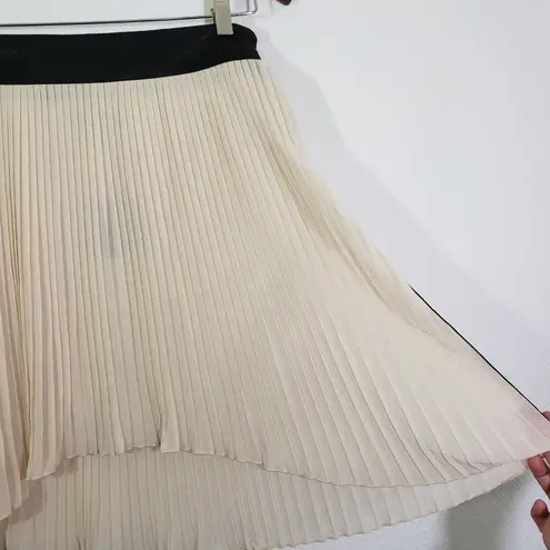 Romeo + Juliet Couture New GOSSIP GIRL,  Medium Black, Ivory Cream Pleated Skirt