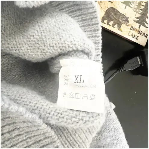 Boutique Heart Pullover Sweater Size XL Black Gray Scoop Neck Cabin Fall Comfy