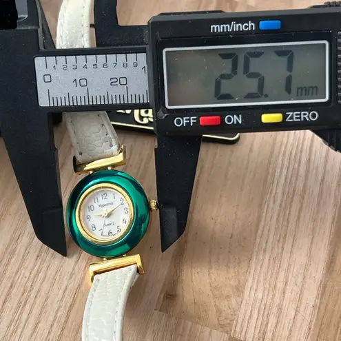 Majestron Vintage Set Collection Ladies Watch Interchangeable Bezel and Straps White