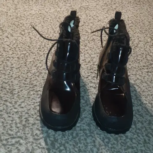 Trotters Brown Patent Leather Heel Boots SIZE 8