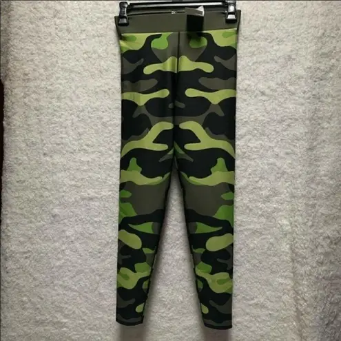 Ultracor đ
șnwot Cor by camouflageâneon green and black leggings size small