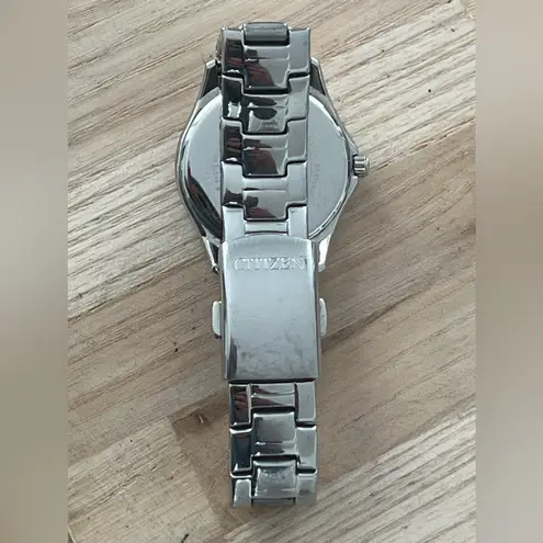 Citizen Eco-Drive Solar Crystal Ladies Watch Solar Stainless Bracelet Pearl Dial