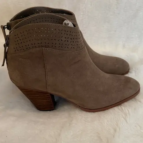 Violet & Red Jackson Lazer Cut Topline Booties In Taupe Faux Suede Tan Size 7.5