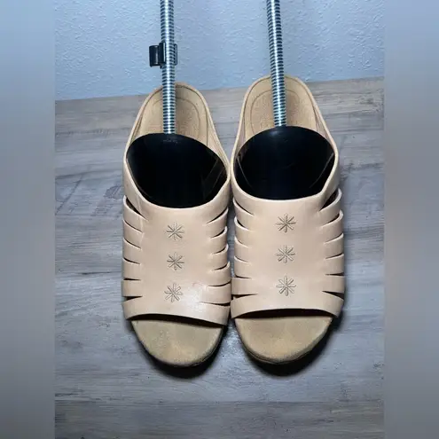 Dansko Women's Tilly Leather Beige Clog Sandals Wooded Heel Slip Ons,Size US 7