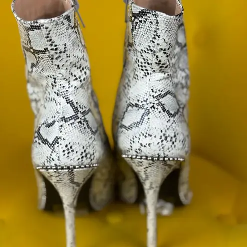 chase chloe SNAKEPRINT Studded Boots Size 6 White