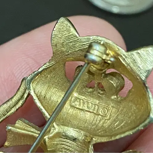 Vintage 70’s AVON Frisky Kitty Cat with Bell Blue Eyes Brooch Gold