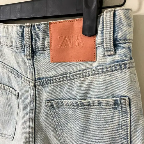 ZARA  Acid Light Wash Super High Rise Distressed Hem Denim Shorts Size 0