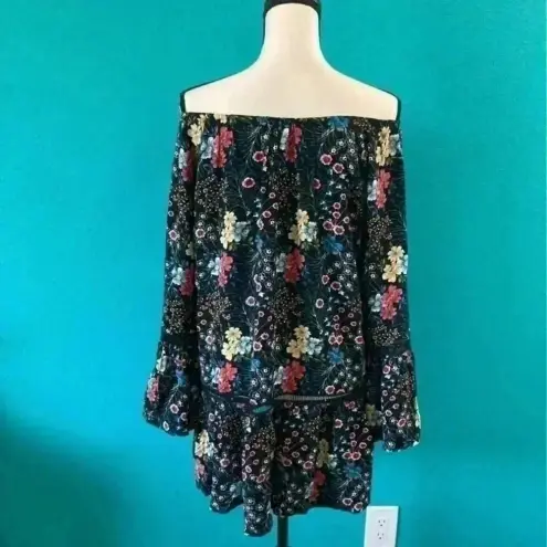 Grace Elements ⭐️ New with tags  pretty rustic floral blouse with flared sleeves