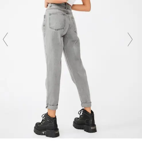 Pretty Little Thing NWT MOMOKROM SEXY HI WAISTED PALE GREY MOM JEANS