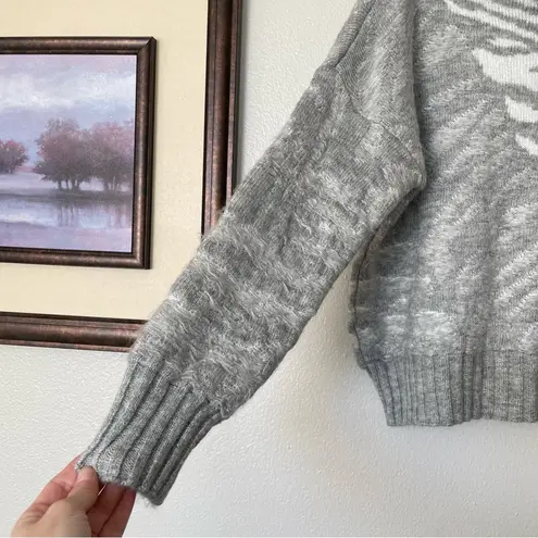 Topshop NWT  Funnel Neck Sweater in Gray Tiger Animal Print Size 4-6 - Image 7