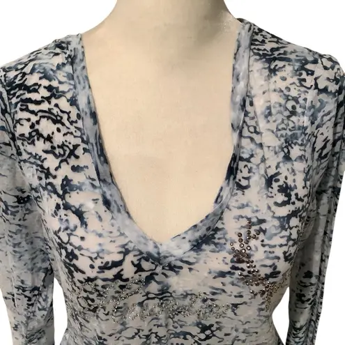 Sheplers Beautiful Patterned Women's Long Sleeve Blouse in Blue and White Bling Size L