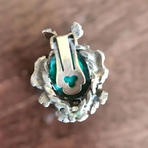 80s Vintage Womens Silver Tone Emerald Green Leafy Garden Clip On Earrings Retro Gray