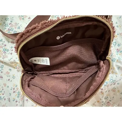 Lululemon  Everywhere Fleece Belt Bag 1L Brown