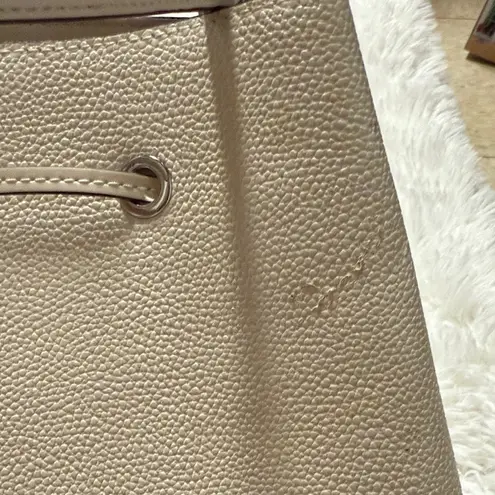 Michael Kors  Off-White Bucket Bag