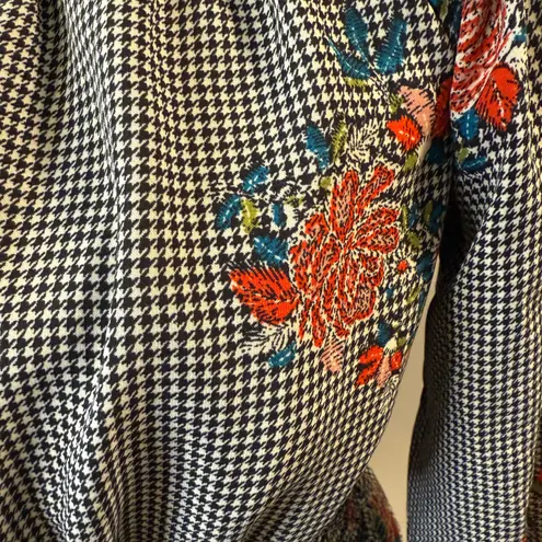 OLM Women’s Houndstooth Floral Top Size L Black Size L