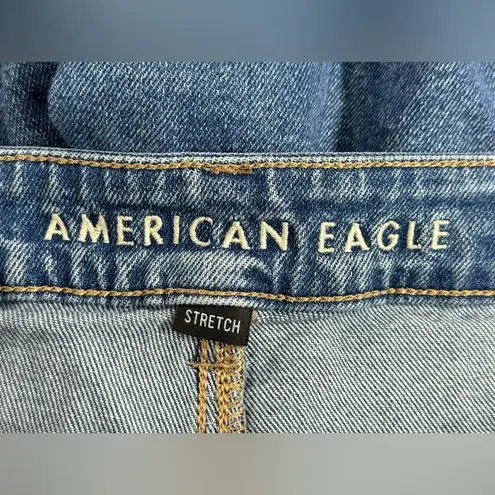 American Eagle AEO Mom Straight Jeans