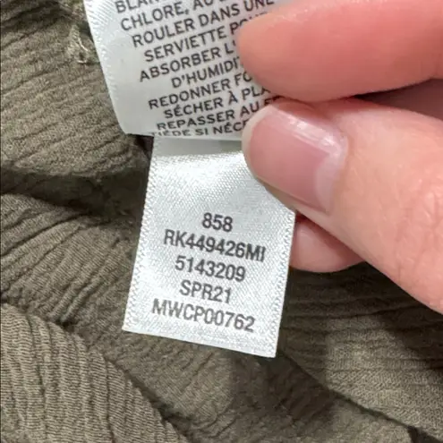 Abound  High Waist Textured/Gauze/Crinkled Fabric Relaxed  Shorts Olive size L